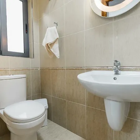 Qawra - Large Central 3 Bedroom Appartamento