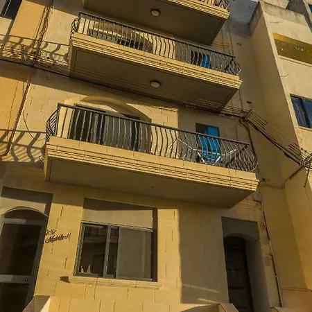 Qawra - Large Central 3 Bedroom Apartman *