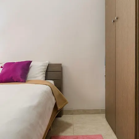 Qawra - Large Central 3 Bedroom San Pawl il-Baħar