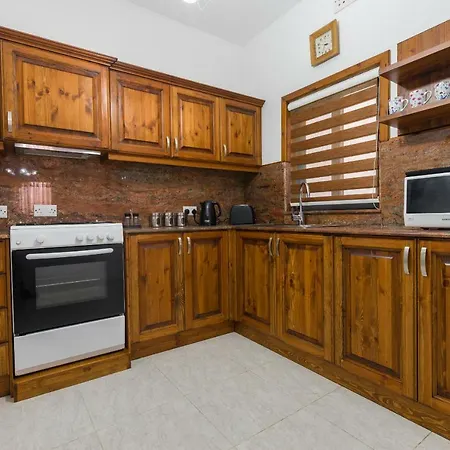 Qawra - Large Central 3 Bedroom