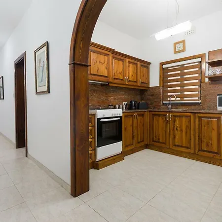 Qawra - Large Central 3 Bedroom Apartman